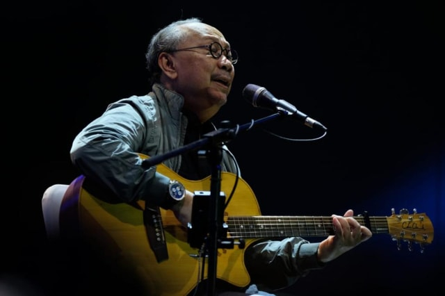 Lirik lagu dan chord Berita Kepada Kawan - Ebiet G. Ade. Foto: kumparan/IST