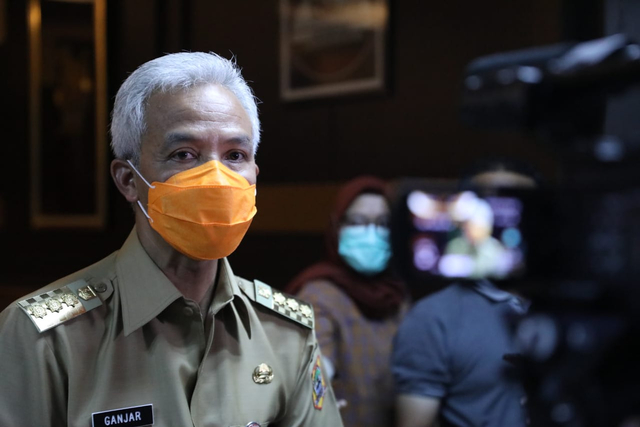 Gubernur Jateng Ganjar Pranowo saat rapat penanganan Covid-19 di Kantor Gubernur, Senin (11/10). Foto: Pemprov Jateng