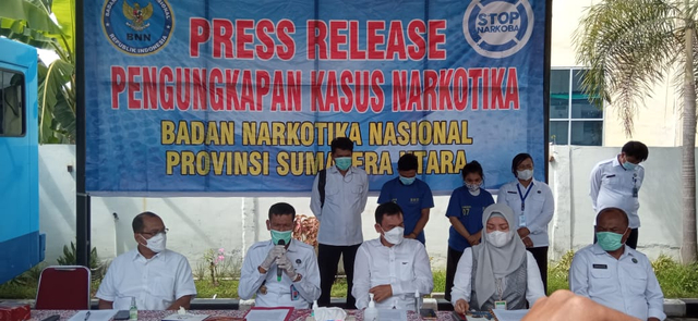 BNN saat memaparkan penggerebekan narkoba di FIB USU. Foto: Rahmat Utomo/kumparan