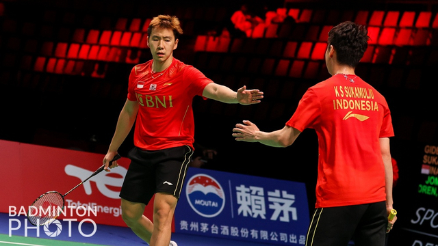Ganda putra Indonesia Kevin Sanjaya Sukamuljo dan Marcus Fernaldi Gideon saat melawan Thailand pada penyisihan grup A Thomas Cup 2020 di Ceres Arena, Aarhus, Denmark.
Foto: Yohan Nonotte/Badmintonphoto/BWF