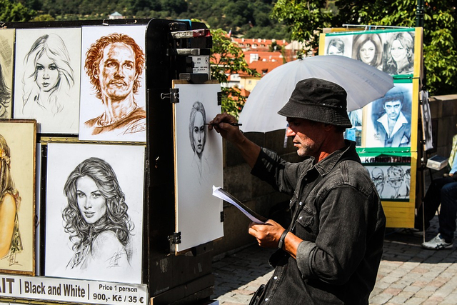 Ilustrasi seniman menciptakan karya seni rupa murnia dengan menggabungkan aspek konseptual dan aspek visual. Foto: Pixabay