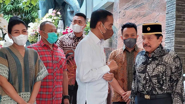 Presiden Joko Widodo bertemu Diaz Hendropriyono.
 Foto: instagram.com/diaz.hendropriyono/