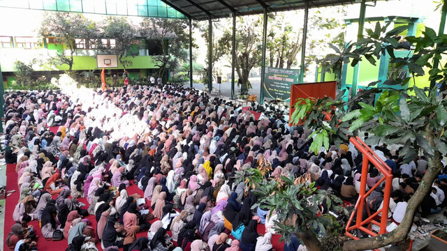 Suasana khitmad Halalbihalal SMKN 1 Turen. Foto: dok