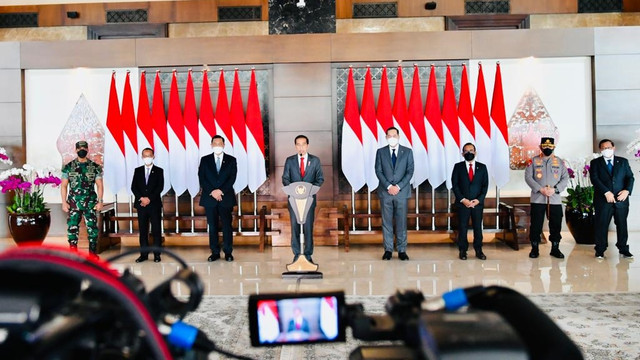 Presiden Joko Widodo saat akan berangkat menuju ke Amerika Serikat di Bandara Soekarno-Hatta, Selasa (10/5./2022). Foto: Laily Rachev/Biro Pers Sekretariat Presiden