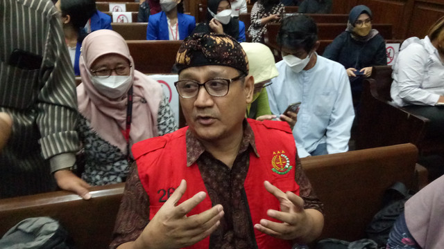 Terdakwa Kasus 'Tempat Jin Buang Anak' Edy Mulyadi di Pengadilan Negeri Jakarta Pusat. Foto: Aprilandika Pratama/kumparan