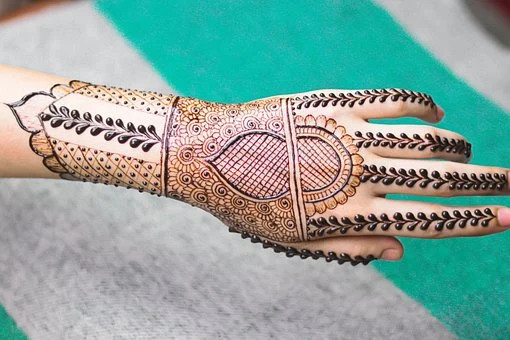 Cara Menghilangkan Henna di Tangan. Foto: Pixabay