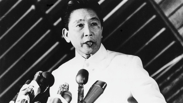 Mantan Presiden Filipina Ferdinand E. Marcos berbicara pada pertemuan UNCTAD di Nairobi, Kenya, Mei 1976. Foto: Amin Mohamed/Camerapix/Getty Images