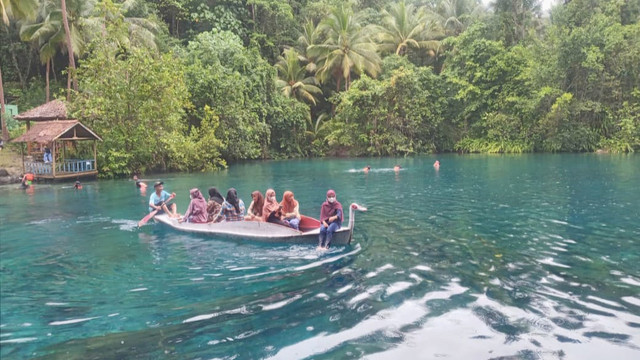 Destinasi wisata, Danau Paisupok yang terletak di Desa Luk Panenteng, Kecamatan Bulagi Utara, Kabupaten Banggai Kepulauan. Foto: Tim PaluPoso