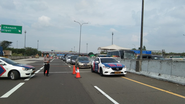 Contraflow di KM 70-KM 47 Tol Cikampek, Selasa (10/5/2022). Foto: Jasa Marga
