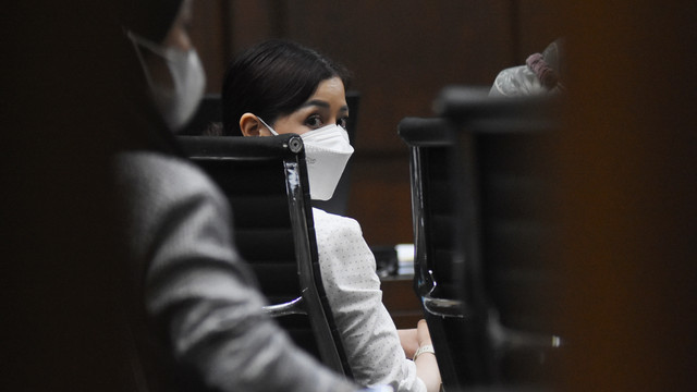 Mantan pramugari Siwi Widi Purwanti menghadiri sidang  kasus korupsi di Ditjen Pajak dan TPPU dengan terdakwa Wawan Ridwan di Pengadilan Tipikor, Jakarta, Selasa (10/5/2022). Foto: Indrianto Eko Suwarso/ANTARA FOTO