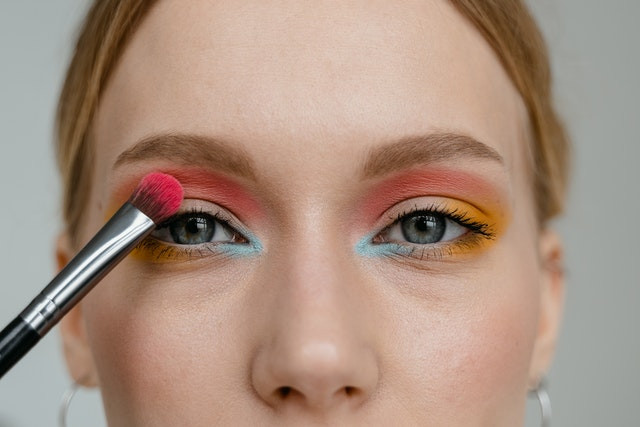 Rekomendasi Eyeshadow untuk Pemula yang Baru Belajar Makeup. Foto: pexels