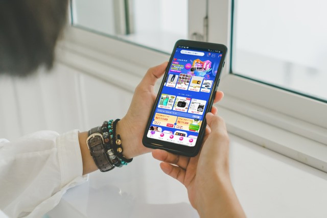 Ilustrasi memesan barang di Lazada. Foto: Kumparan.