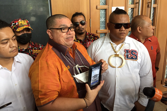 Razman Arief Nasution layangkan gugatan terhadap Richard Lee, PN Jakarta Pusat, Rabu (11/5/2022). Foto: Giovanni/kumparan