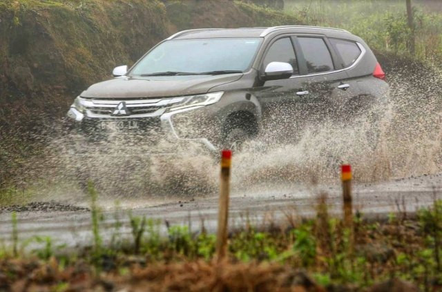 ilustrasi aquaplaning. Foto: Mitsubishi