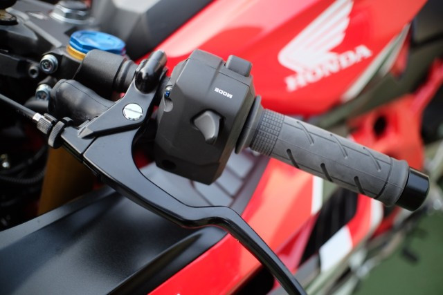 Tuas kopling pada motor. Foto: Bangkit Jaya Putra/kumparan
