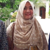 Sulistyowati yang lebih dikenal sebagai Sulis, merupakan penyanyi lagu-lagu rohani.