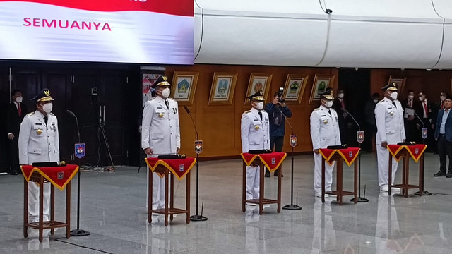 Menteri Dalam Negeri (Mendagri) Tito Karnavian lantik 5 PJ Gubernur di Gedung Kementerian Dalam Negeri, Jakarta, Kamis (12/5/2022). Foto: Annisa Thahira Madina/kumparan