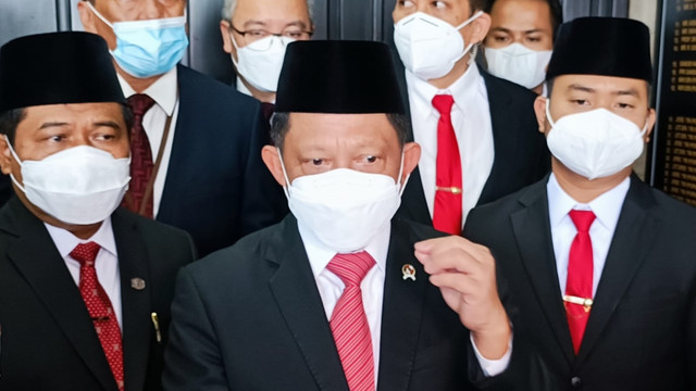Menteri Dalam Negeri Tito Karnavian berbicara usai lantik 5 PJ Gubernur di Gedung Kementerian Dalam Negeri, Jakarta, Kamis (12/5/2022). Foto: Annisa Thahira Madina/kumparan