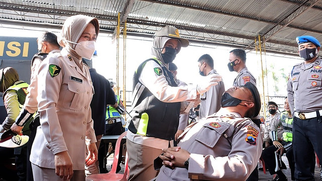 Anggota Polres Sukoharjo mengikuti tes swab antigen. FOTO: Agung Santoso