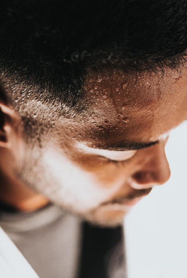 Ilustrasi kulit yang mengeluarkan keringat. Foto: unsplash.com/nate_dumlao
