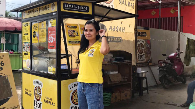 Potret Nada Rasna di Kedai Lempeng Ebot. Sumber foto: Istimewa