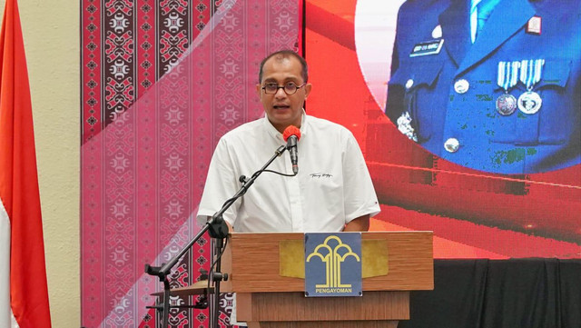 Wamenkumham Edward O.S Hiariej saat kegiatan Mobile IP Clinic di Megamall Manado, Sulawesi Utara, Kamis (12/5/2022).  Foto: DJKI Kemenkumham
