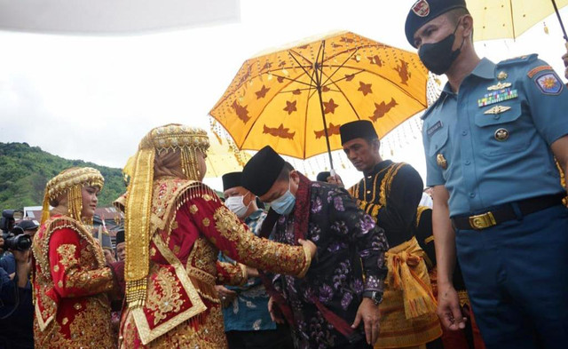 Gubernur Jambi, Al Haris saat menghadiri acara Kenduri SKO Kedepatian Tanjung Pauh, bertempat di Kabupaten Kerinci. Foto: Diskominfo Provinsi Jambi