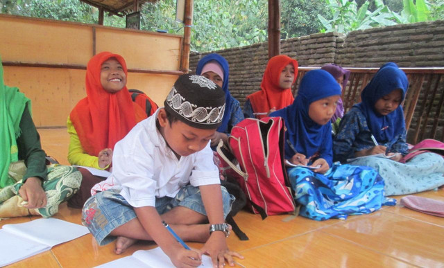 300 Santri di Pare Kediri Bermimpi Punya Pesantren yang Layak/Dok: BenihBaik