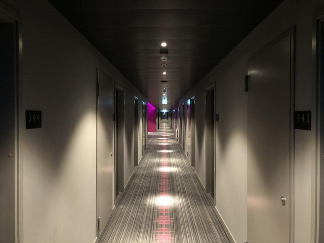 Syarat Check in Hotel, https://unsplash.com/@tonyyakovlenko