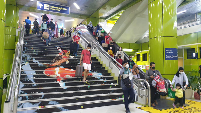 Situasi Stasiun Gambir pada Jumat (13/5/2022), menjelang long weekend libur Waisak. Foto: KAI DAOP 1