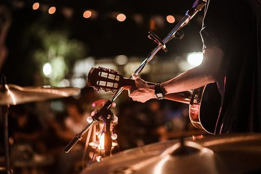 Ilustrasi jenis penyajian musik populer. Foto. dok. Nutthaseth Vanchaichana (Unsplash.com)
