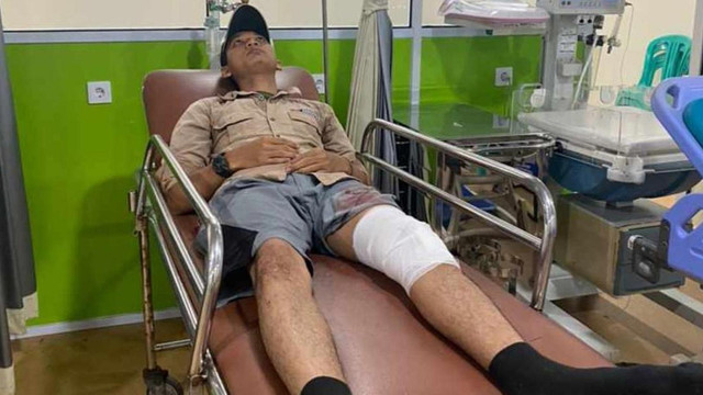 AMAR, Youtuber sekaligus penyanyang ular dan reptil terbaring jalani perawatan usai digigit serta dililit ular piton sepanjang 8 meter, Kamis (12/5/2022). 