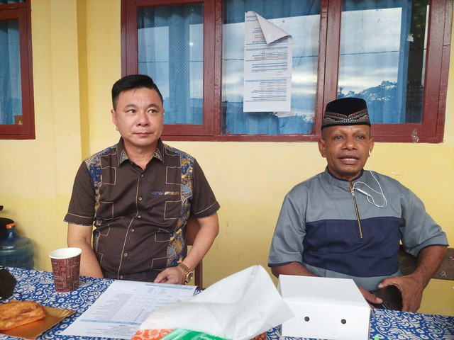 Bupati Kaimana, bersama Wakil Bupati saat memantau kafilah 
