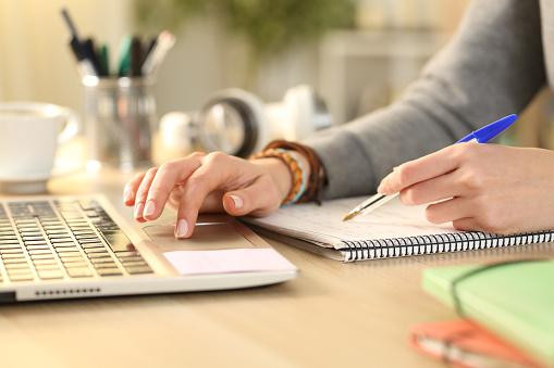Ilustrasi contoh judul penelitian studi kasus. Foto: Unsplash.com/Pheelings Media