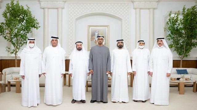 Mohamed bin Zayed Al Nahyan (tengah) saat terpilih menjadi Presiden UEA. Foto: Ministry of Presidential Affairs
