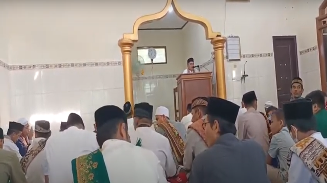 Suasana Khotbah Sholat Idul Fitri di Masjid Al Hidayatul Barokah Tempurejo Jumapolo Karanganyar/photo by : DKM masjid AL Hidayatul Barokah On Website