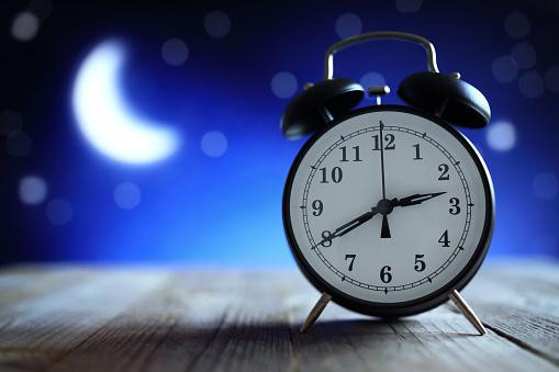 Ilustrasi jam tidur yang baik menurut islam. Foto. dok. BrianAJackson (Unsplash.com)