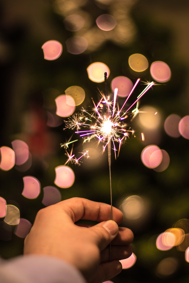 14 Caption Anniversary 1 Tahun yang Cocok untuk Merayakannya, Foto: Unsplash/WoutVanacker