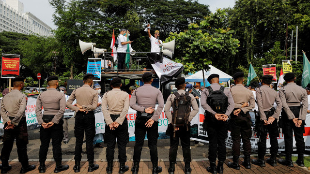 Ilustrasi pengamanan demo, Selasa (17/5/2022). Foto: Willy Kurniawan/REUTERS