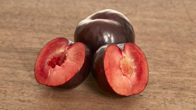 Buah plum merah. Foto: Shutterstock