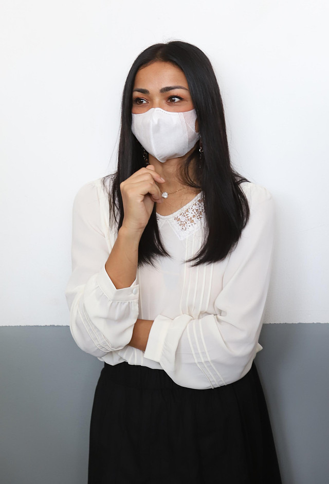 Artis Nirina Zubir bersama keluarganya hadir menjadi saksi sidang terkait kasus mafia tanah di Pengadilan Negeri Jakarta Barat, Jakarta, Selasa (17/5/2022). Foto: Agus Apriyanto