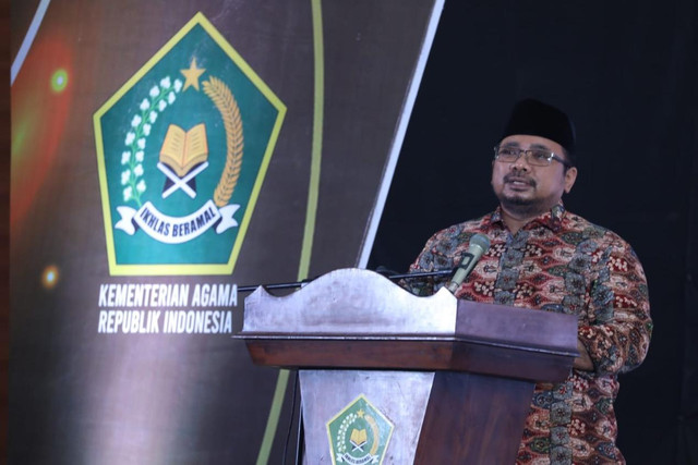 Menteri Agama Yaqut Cholil Qoumas dalam Bimtek Petugas Penyelenggara Ibadah Haji (PPIH) Arab Saudi Tahun 2022 M di Asrama Haji, Jakarta, Selasa (17/5/2022). Foto: Kemenag