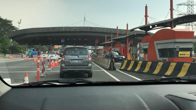 Gerbang tol Cikupa. Foto: Adhie Ichsan/kumparan
