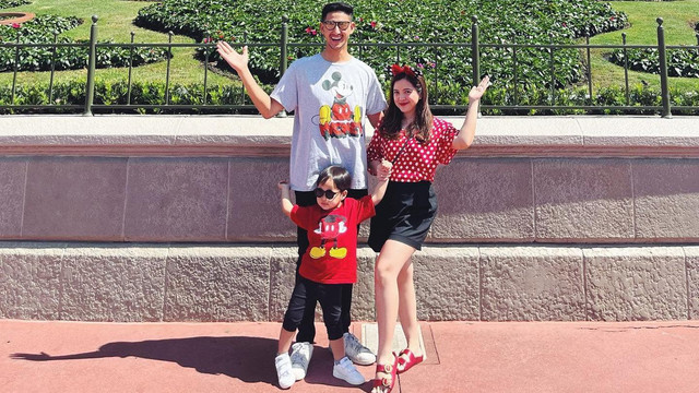 Potret keluarga Tasya Kamila saat liburan ke Disney World, Orlando. Foto: Instagram/@tasyakamila
