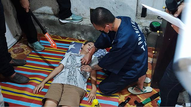 Rekonstruksi pembunuhan sadis di Minahasa yang digelar Polres Minahasa. Dalam rekonstruksi ini ada 41 adegan yang menunjukan tersangka menyiksa korban hingga meninggal dunia.