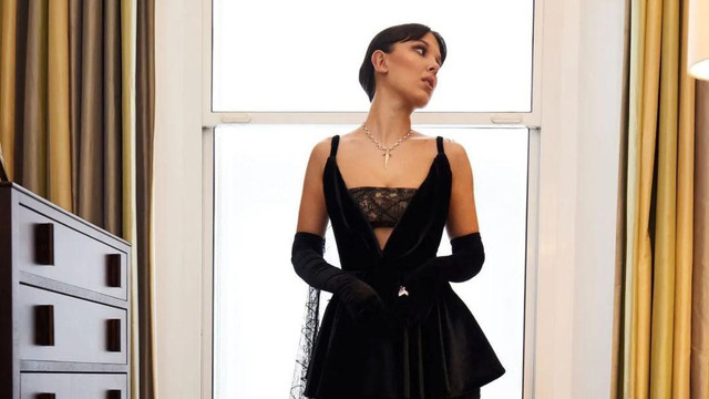 Penampilan Millie Bobby Brown pada British Academy Film Awards (BAFTA) 2022. Foto: Instagram/@milliebobbybrown