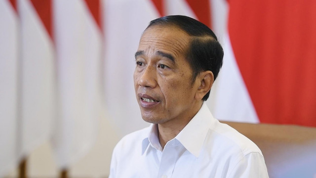 Presiden Joko Widodo menyampaikan keterangan terkait pelonggaran kebijakan penggunaan masker di Istana Kepresidenan Bogor, Jawa Barat, Selasa (17/5/2022). Foto: ANTARA FOTO/BPMI