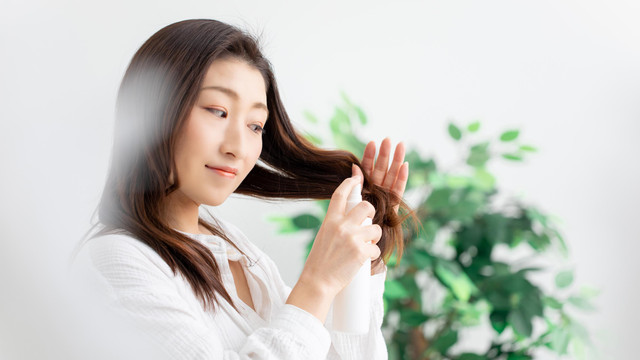 Ilustrasi pakai vitamin rambut. Foto: buritora/Shutterstock