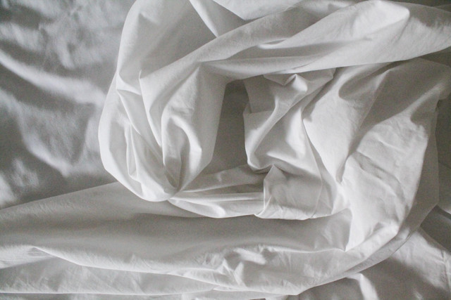 Ini Dia Kekurangan & Kelebihan Bahan Stretch yang Sering Digunakan Pada Pakaian. Foto: Unsplash
