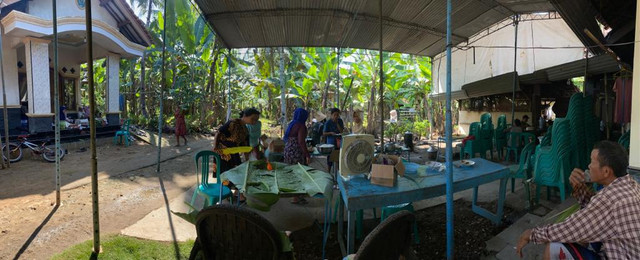 Warga Gunung Padang sedang mempersiapkan persepsi. Sumber: dokumentasi pribadi